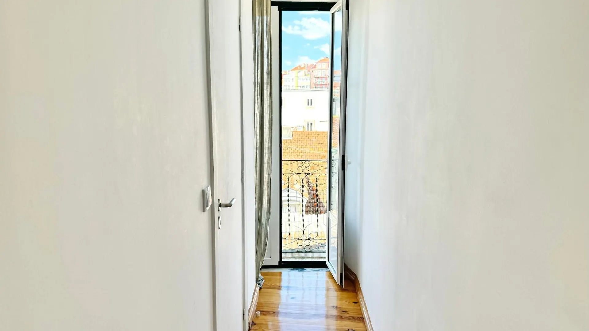 Homestay Solmar House Apartment Lisbon Portugal