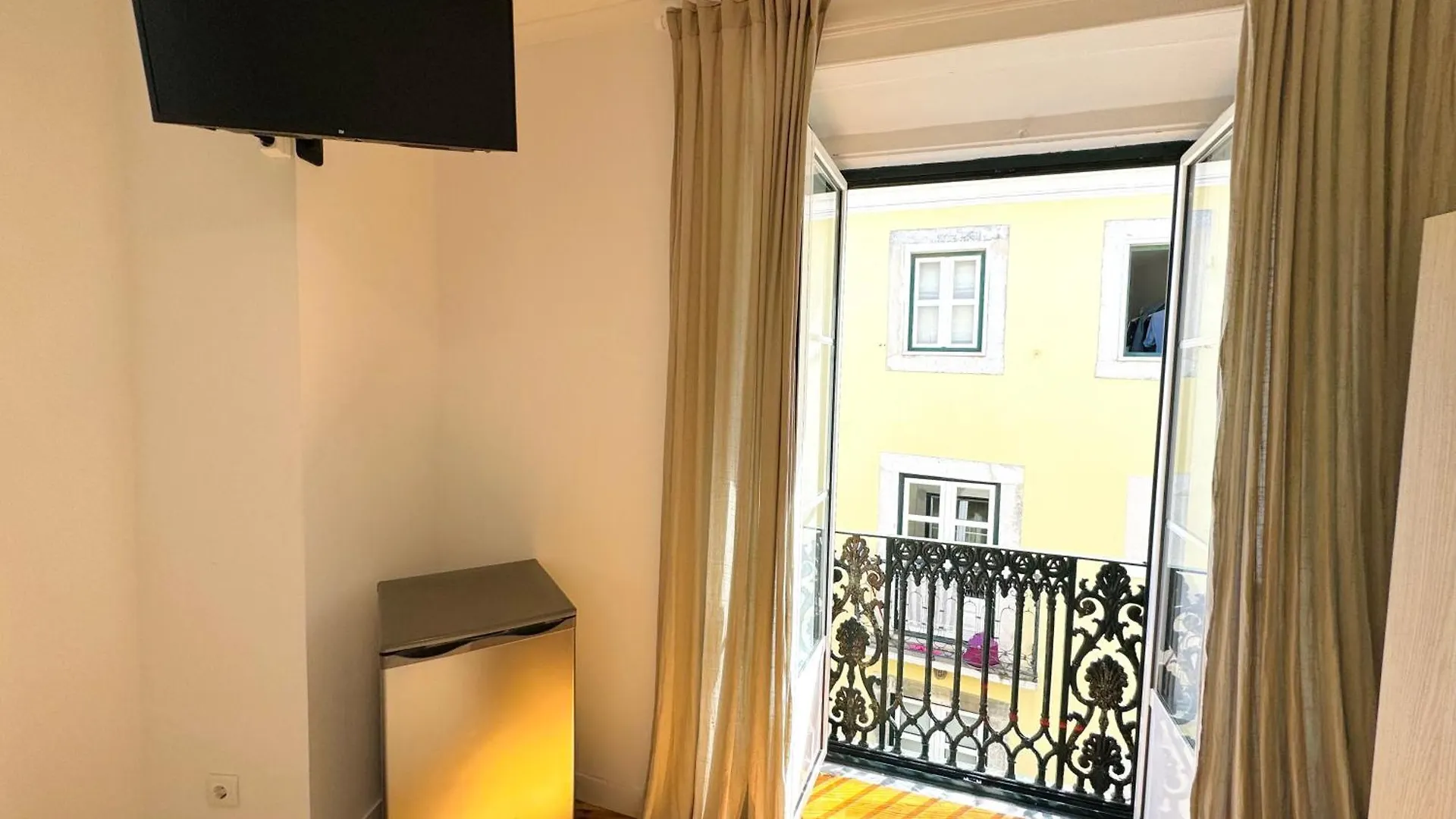 Homestay Solmar House Apartment Lisbon