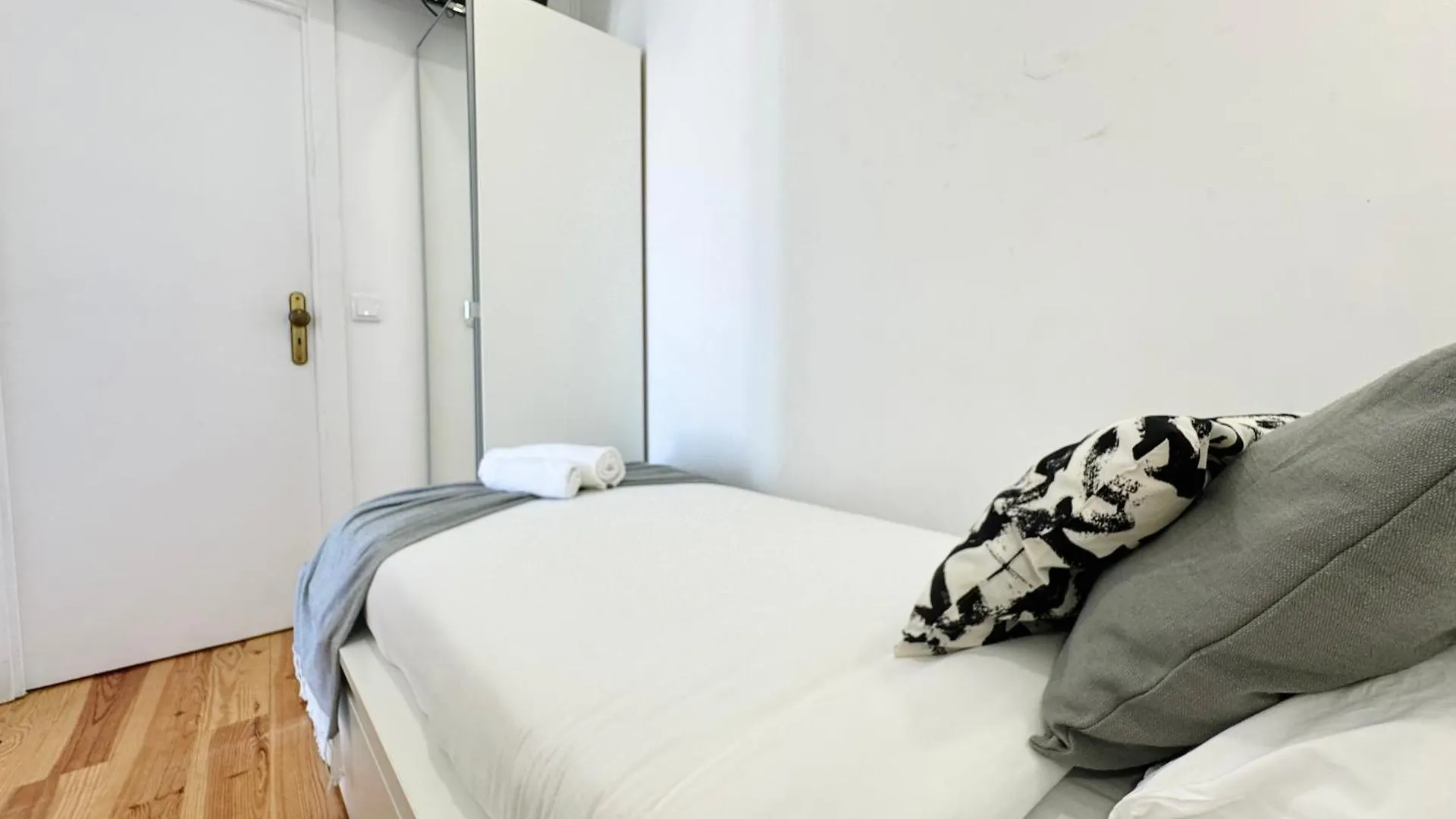 Homestay Solmar House Apartment Lisbon