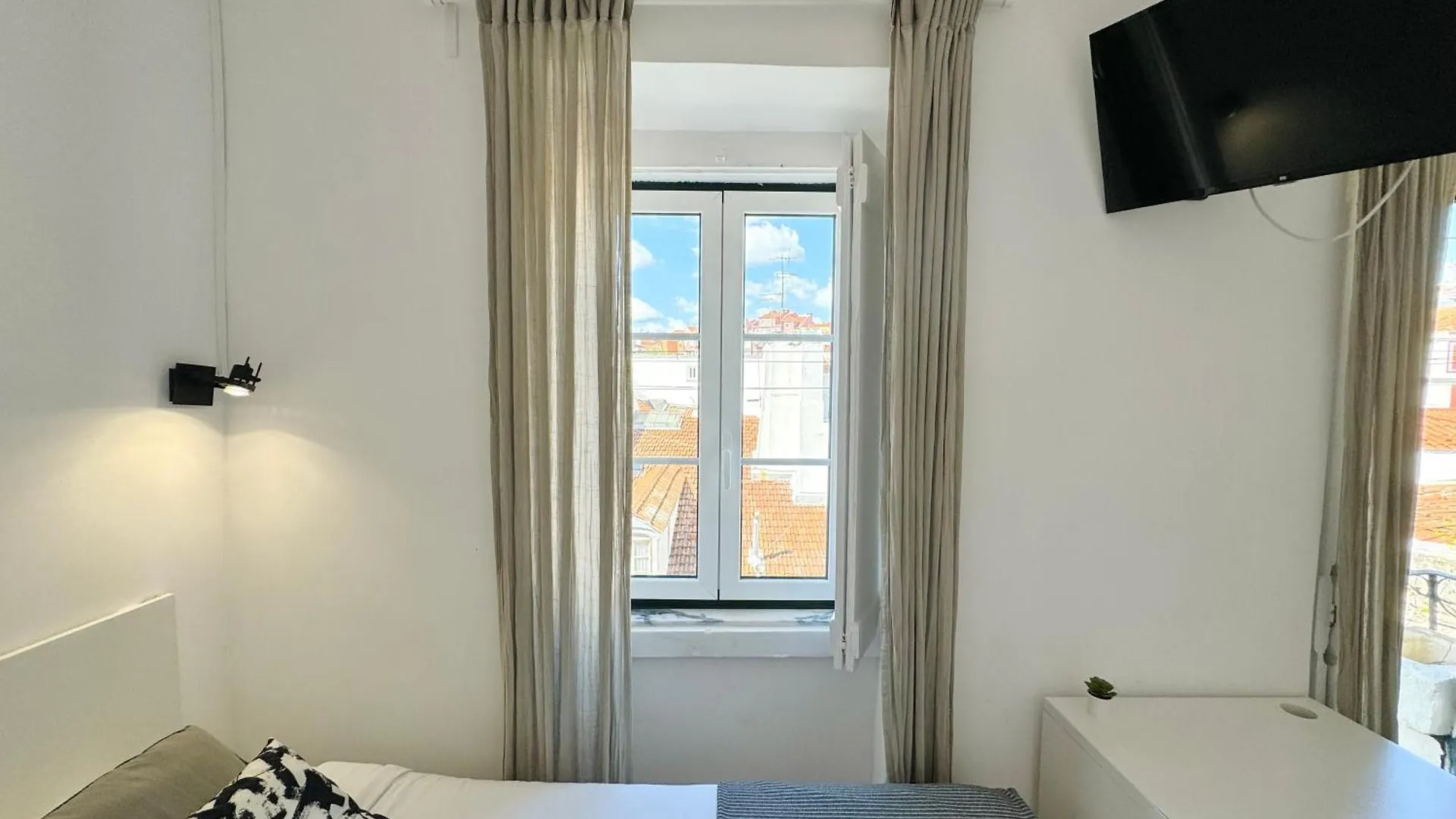 Homestay Solmar House Apartment Lisbon Portugal