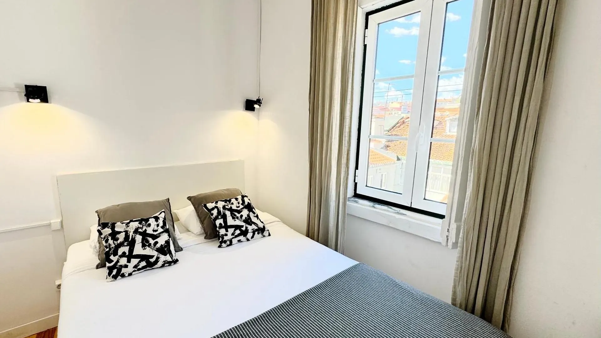 Homestay Solmar House Apartment Lisbon Portugal